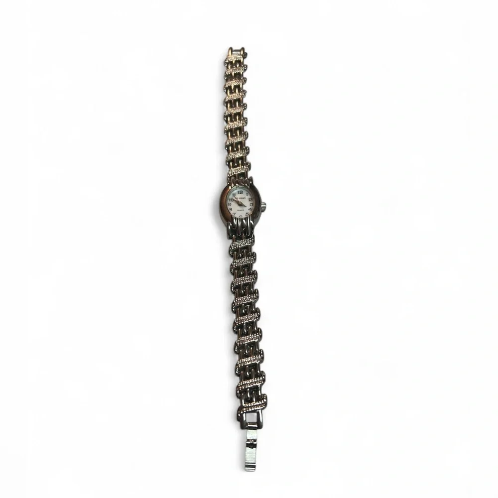 Da Vanci‎ Vintage Quartz Mother Pearl Silver Tone Bracelet Watch Japan NEW BATT